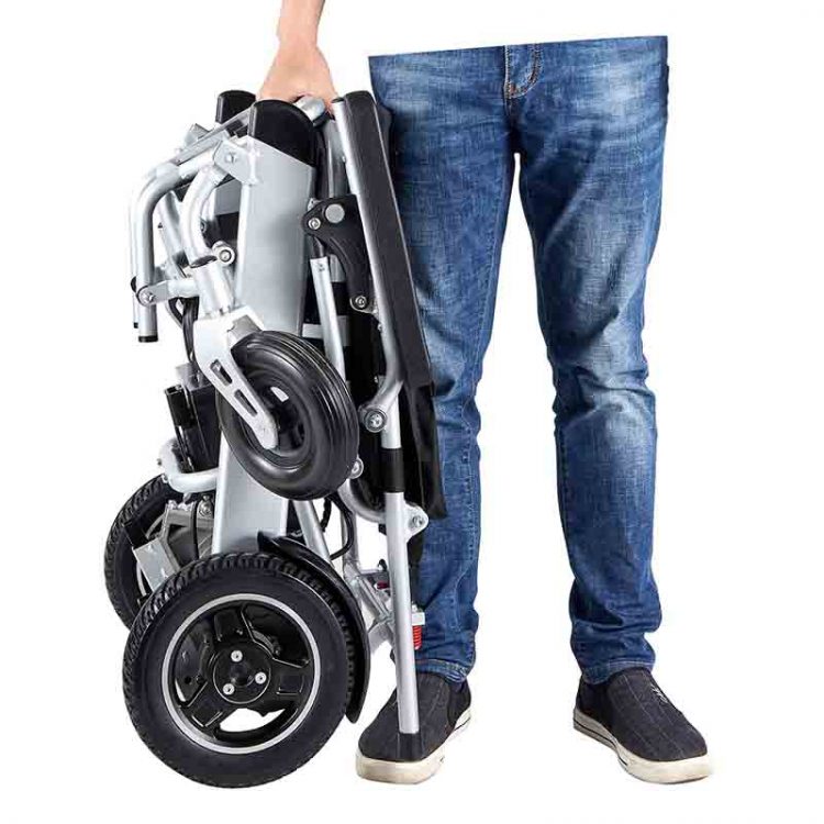 Easily foldable electric wheelchair
